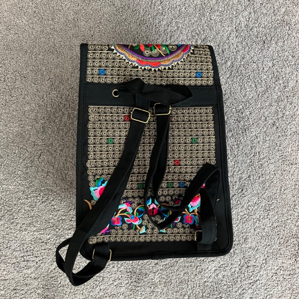 Embroidered back pack - Picture 8 of 9